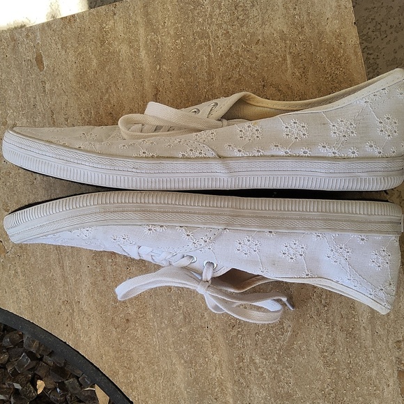 American Eagle White Lace Women's Sneakers Size 8 - Picture 9 of 10